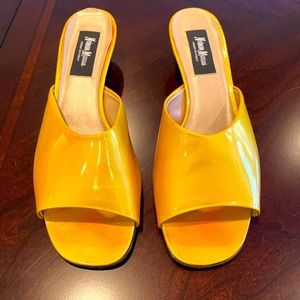 NWT Nieman Marcus Gold Metallic Sandals Size 8